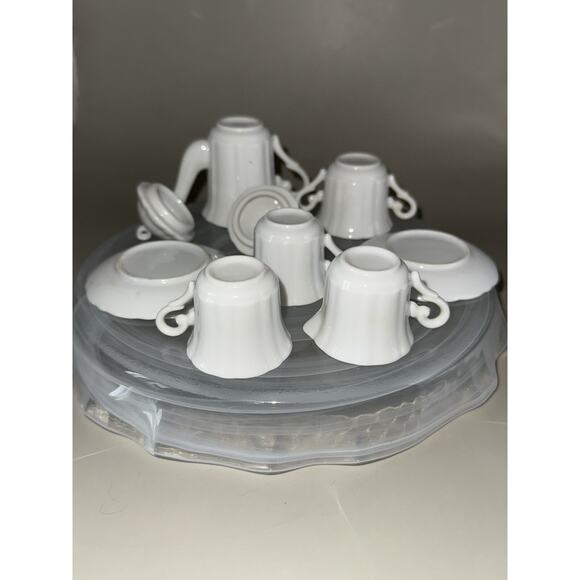 Vtg Dollhouse Miniature White Tea Set 10 Pcs Porcelain Kosta Boda Art Glass Dish - Picture 9 of 16